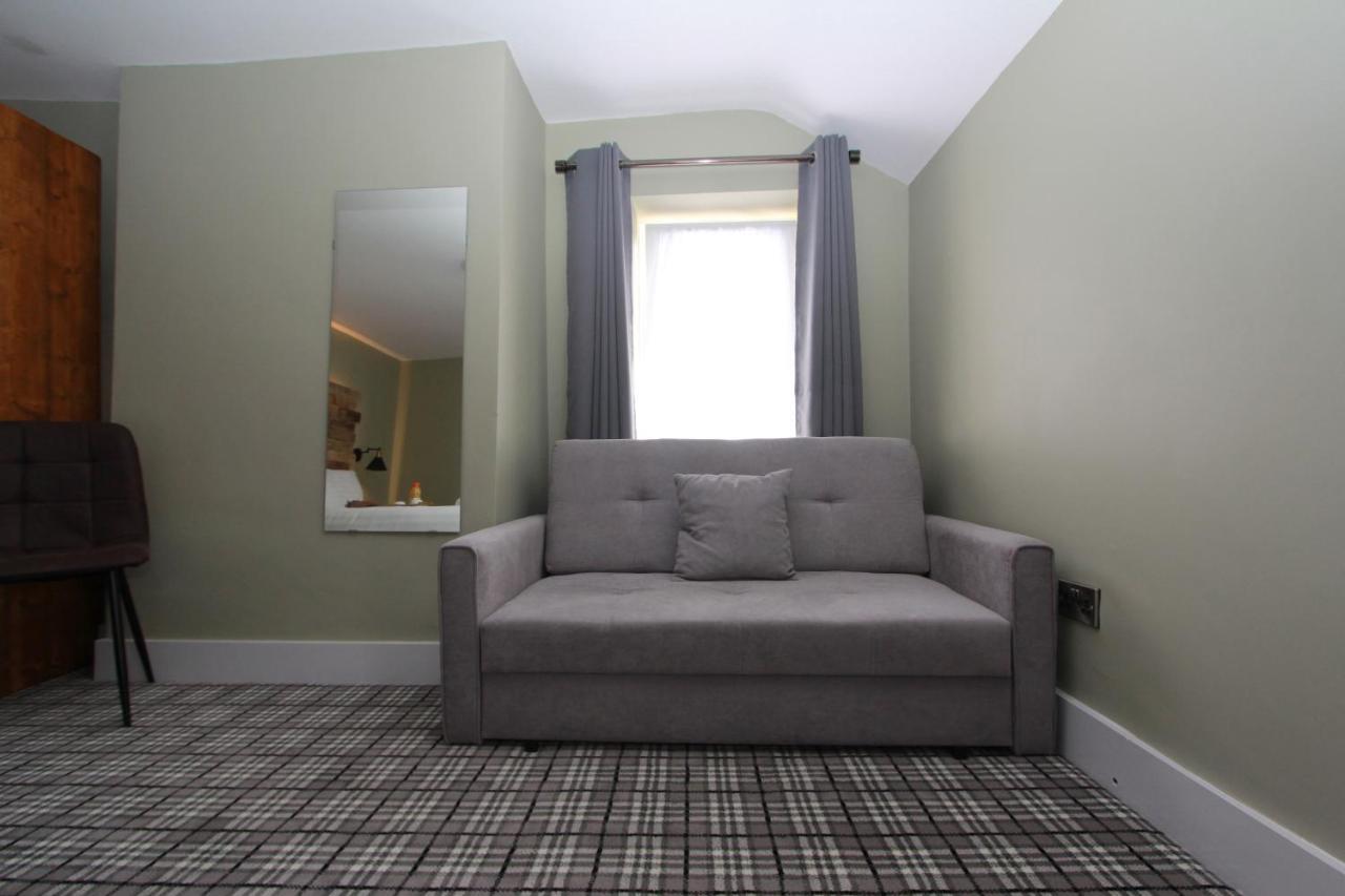 Tyr Winch Hotel Cardiff Bagian luar foto
