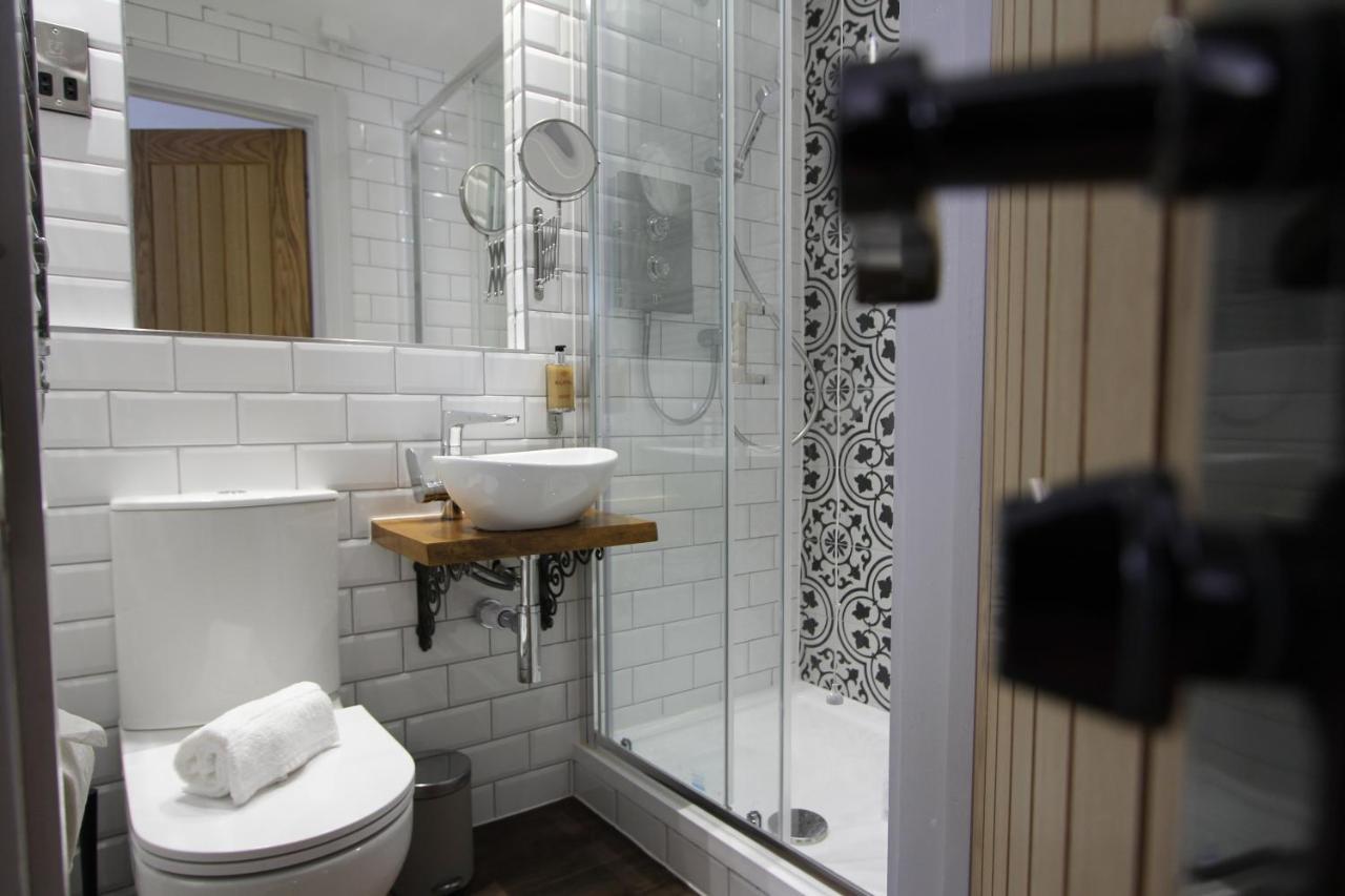 Tyr Winch Hotel Cardiff Bagian luar foto