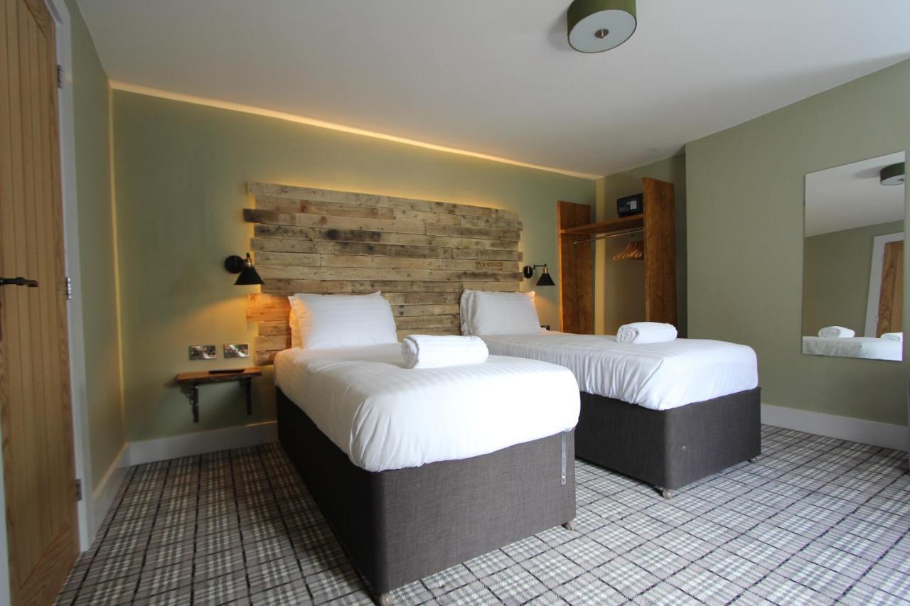 Tyr Winch Hotel Cardiff Bagian luar foto