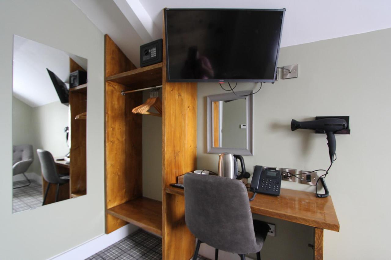 Tyr Winch Hotel Cardiff Bagian luar foto