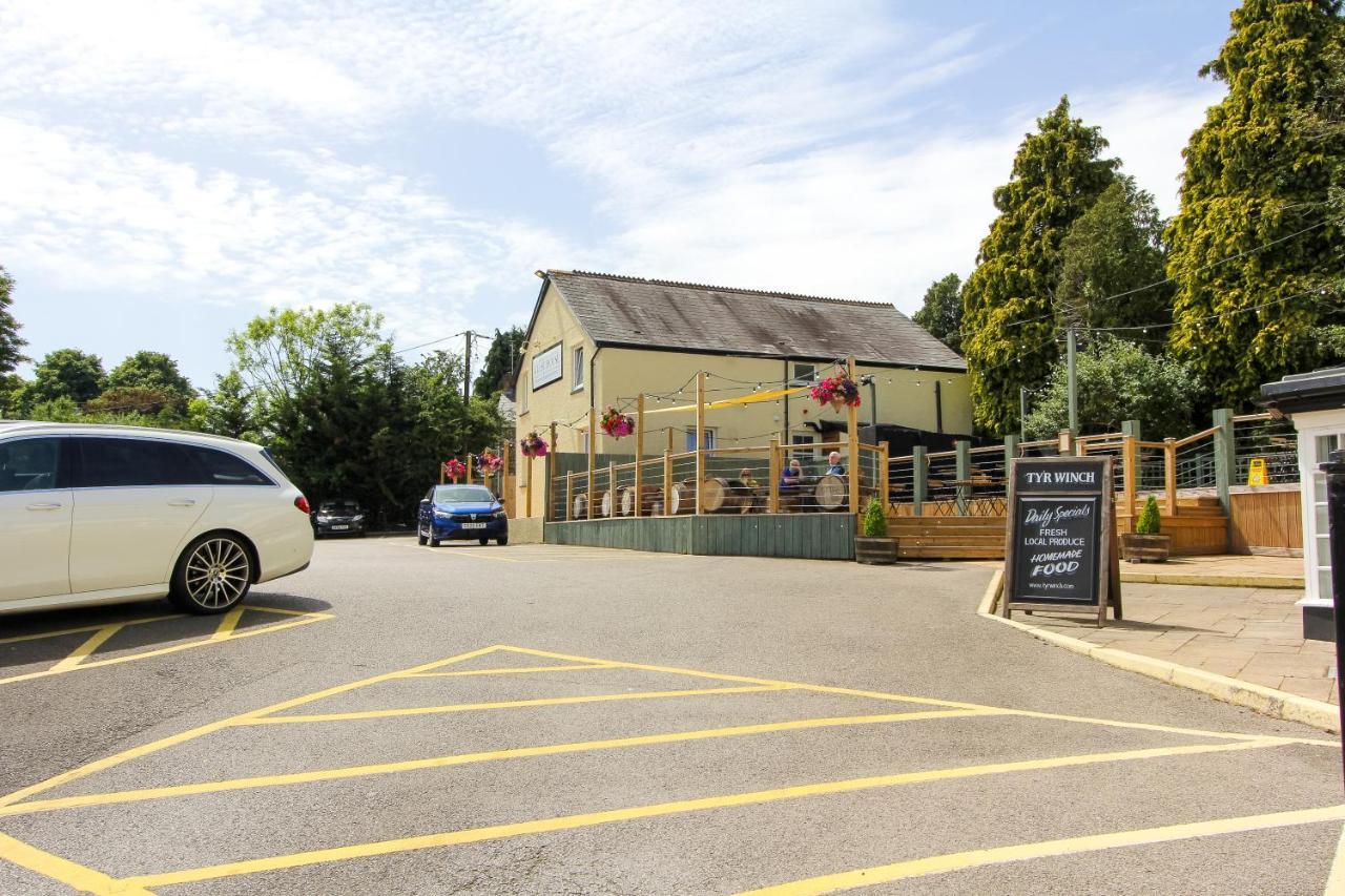 Tyr Winch Hotel Cardiff Bagian luar foto