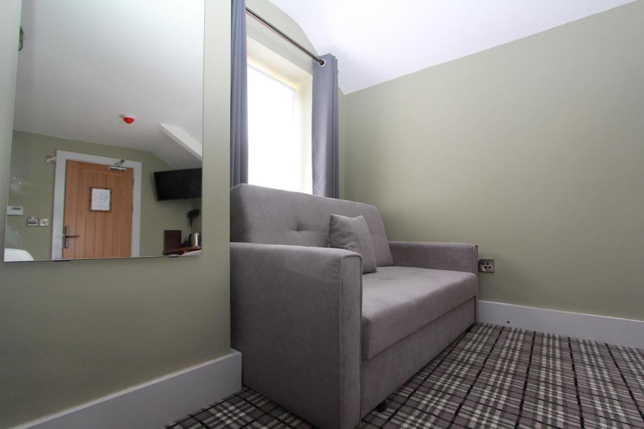 Tyr Winch Hotel Cardiff Bagian luar foto
