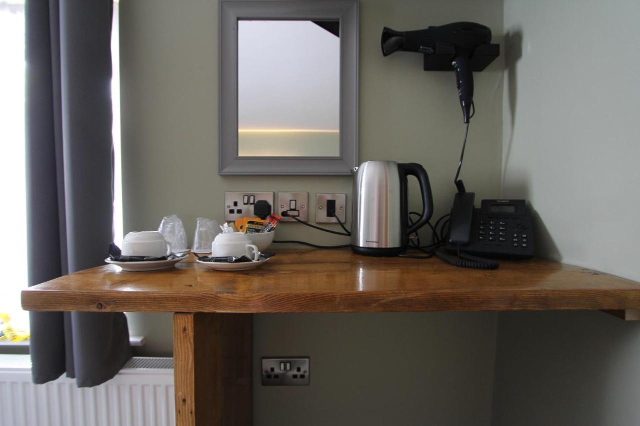 Tyr Winch Hotel Cardiff Bagian luar foto