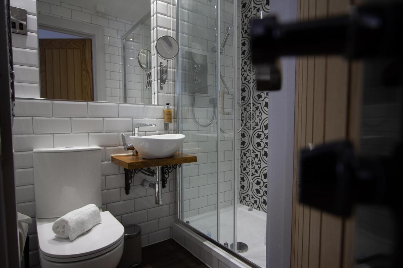 Tyr Winch Hotel Cardiff Bagian luar foto