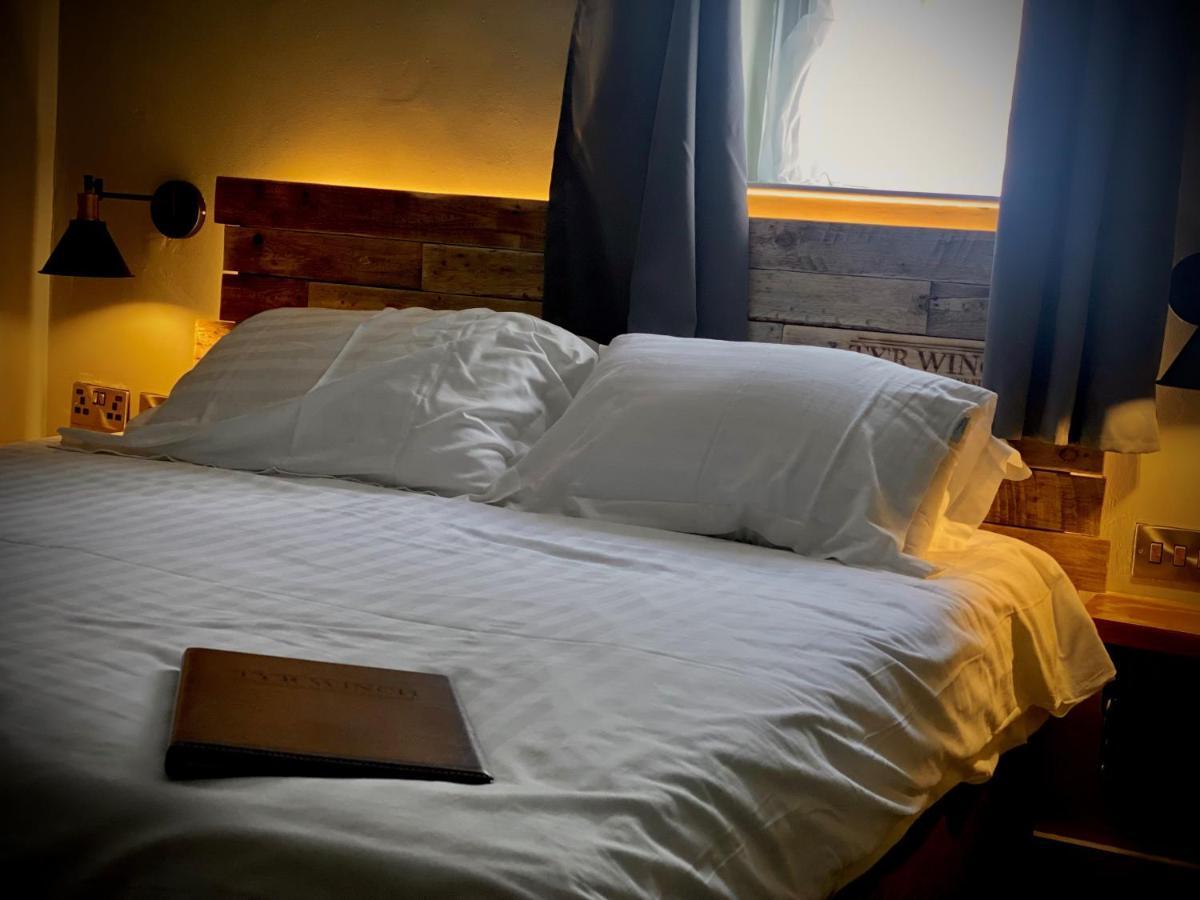 Tyr Winch Hotel Cardiff Bagian luar foto